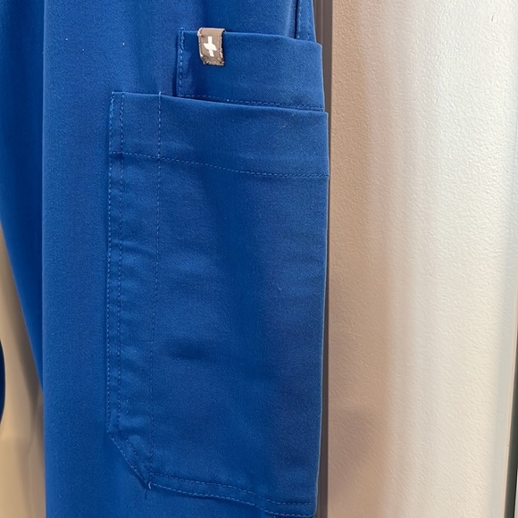 Women’s FIGS Yola Skinny scrub bottom - Picture 4 of 6